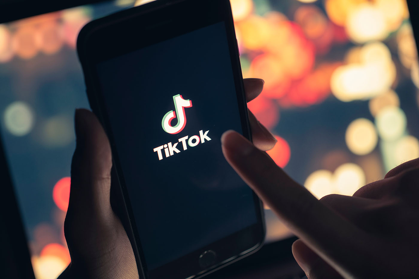 Trendy w wideo na TikTok i Instagram - co działa, a co już nie